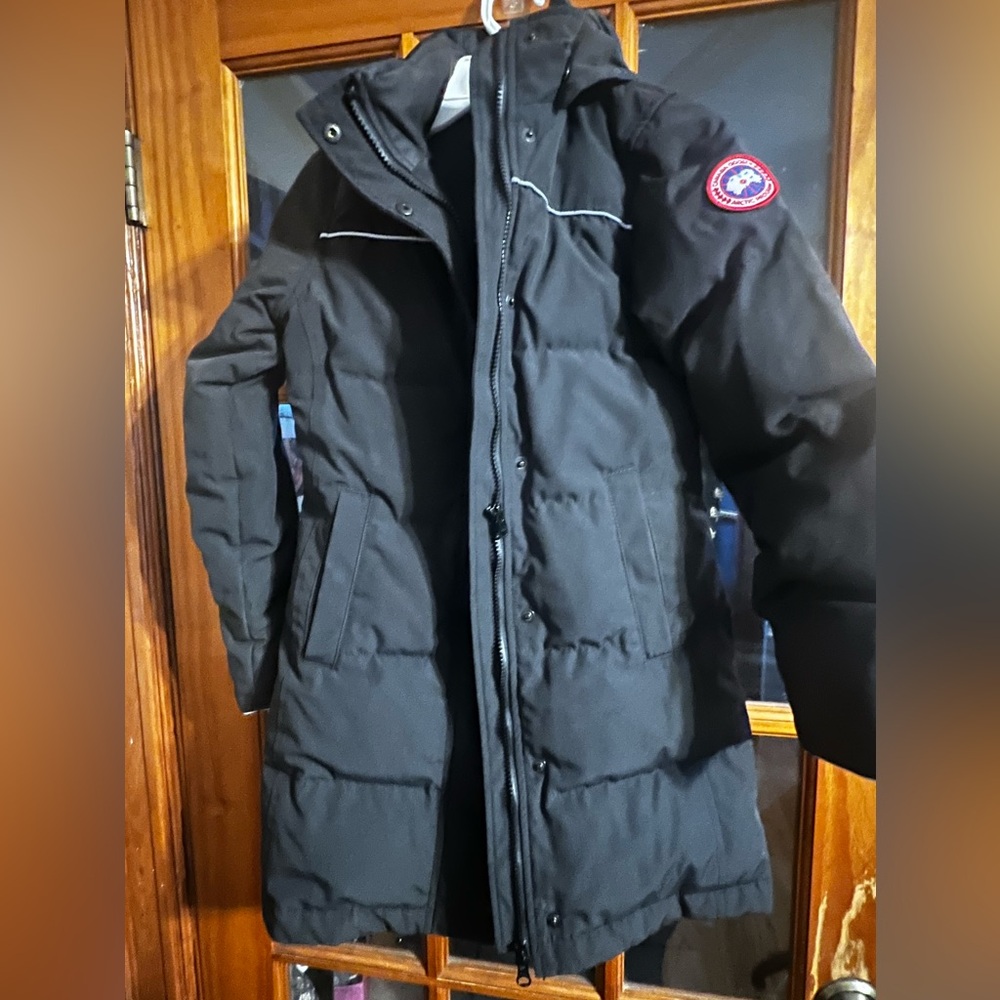 Canadian goose kids parka 
Like new condition size MM 10-12